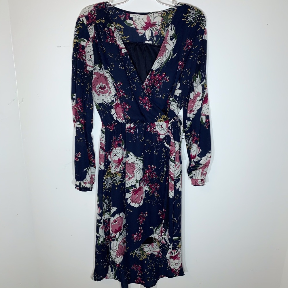 EUC Maurices navy floral print tie side wrap dress‎